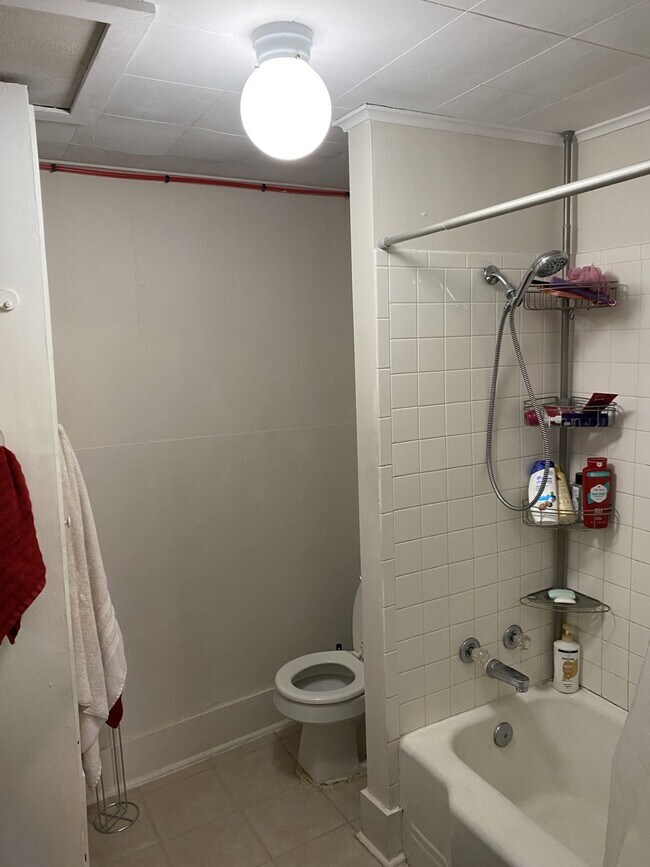 Building Photo - 738 1/2 Massachusetts