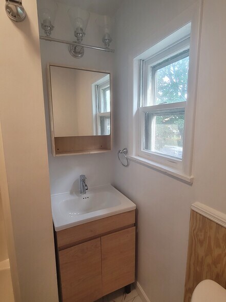 Bathroom vanity - 4 115th St