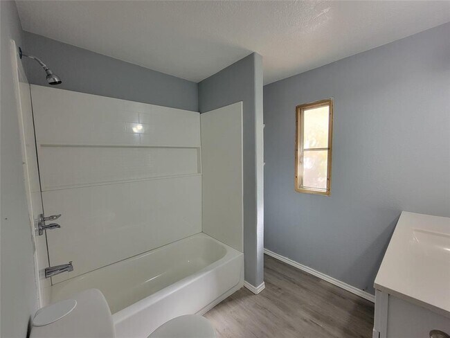 Building Photo - 14245 Ravine
