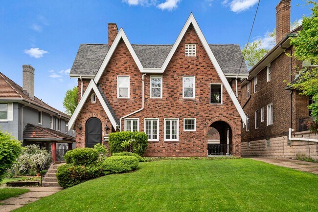 Primary Photo - 1213-1215 Shady Avenue