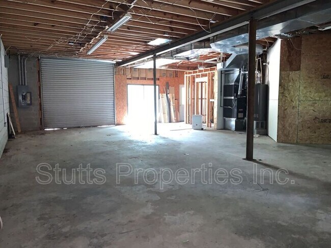 Building Photo - 65 Little Woods Rd