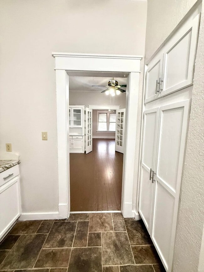 Building Photo - 1501 N Washington St