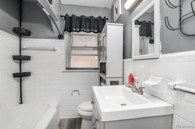 Building Photo - COMING SOON! Welcome to this charming hous...