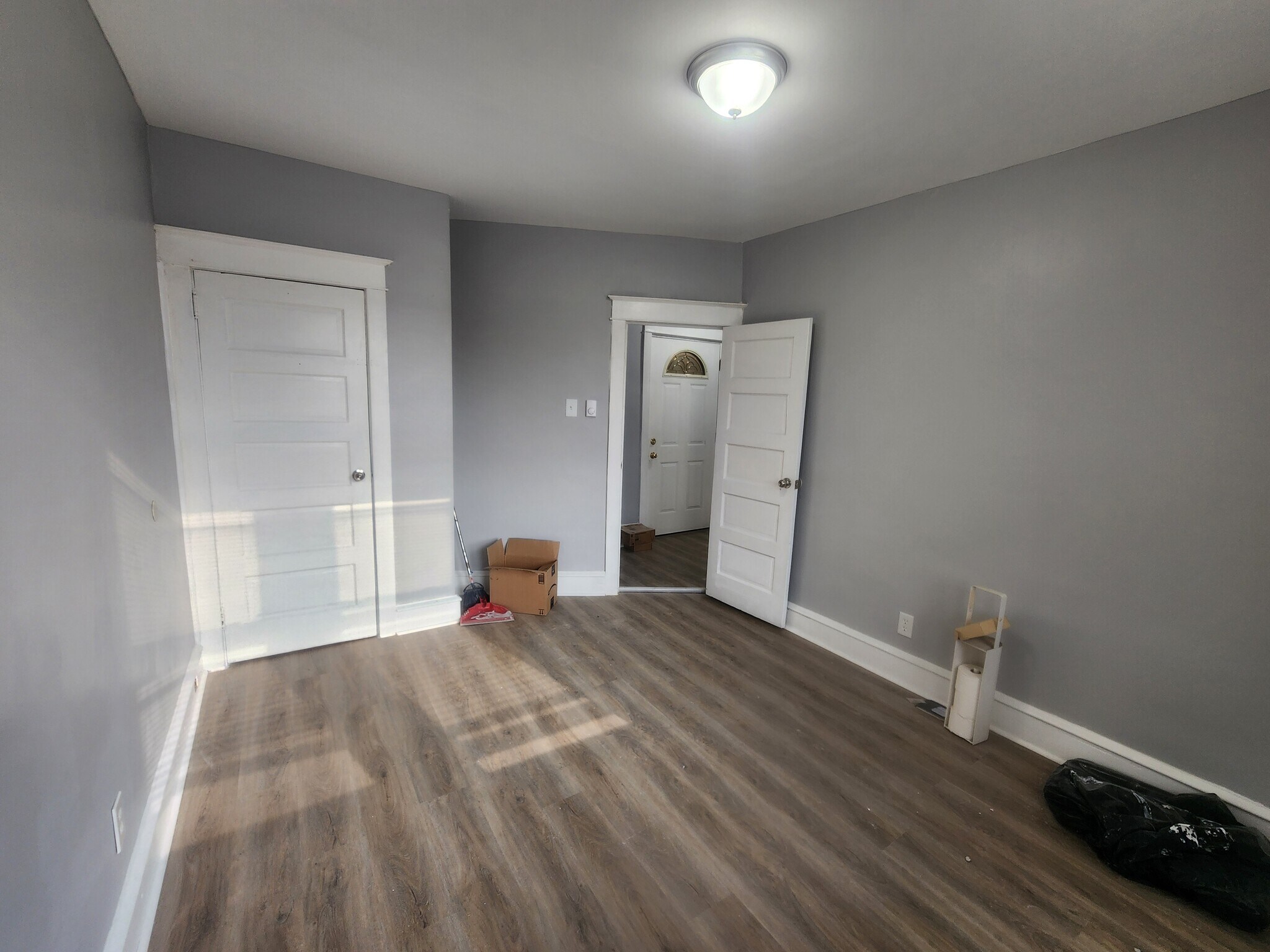 Building Photo - 247 W Duncannon Ave