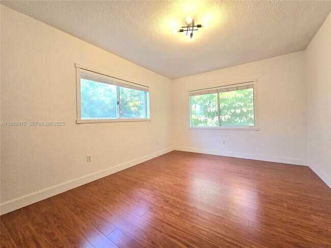 Building Photo - 1152 99th St