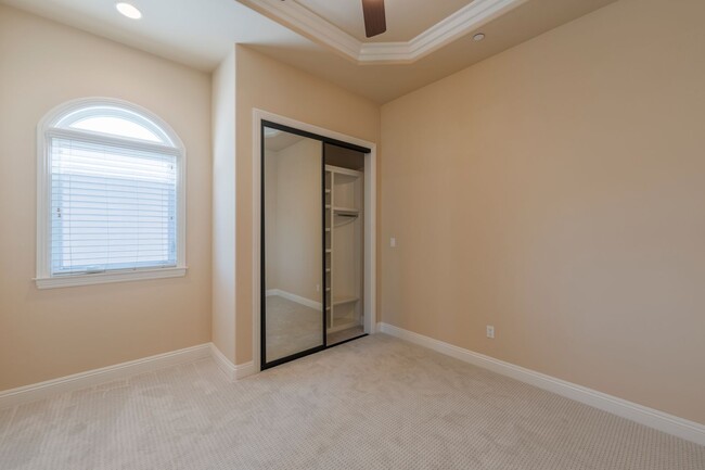 Building Photo - Luxury Detached Townhome in Redondo Beach