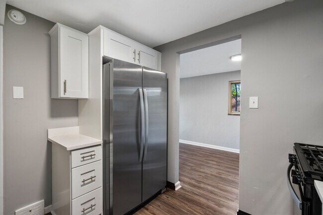 Building Photo - 448 Jacobson Dr