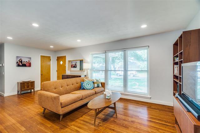 Building Photo - 9222 Livenshire Dr
