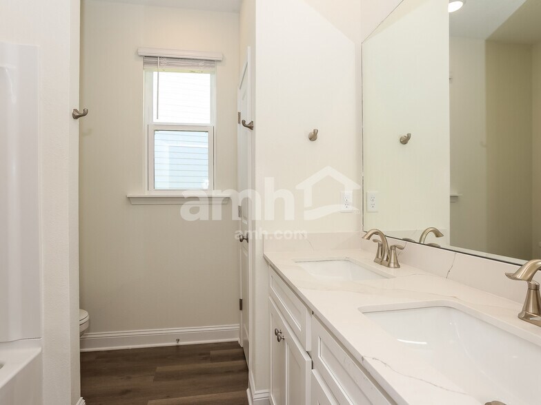 Building Photo - 96914 Blackrock Cv Wy