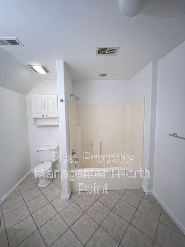 Building Photo - 889 Crew St SW