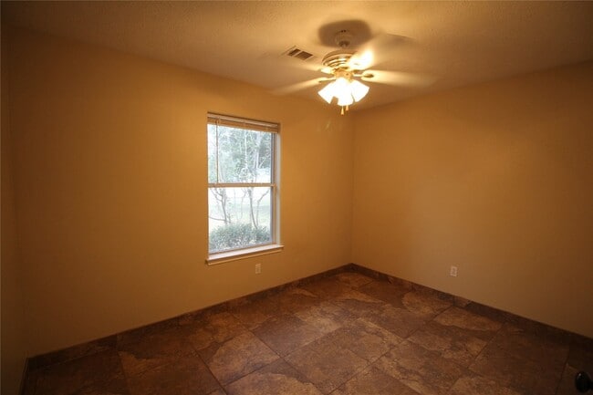 Building Photo - 16405 Sun View Ln