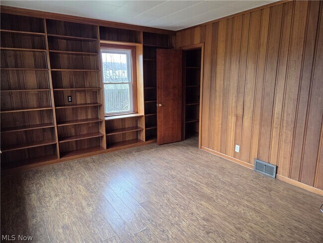 Building Photo - 3976 Faircrest St SW