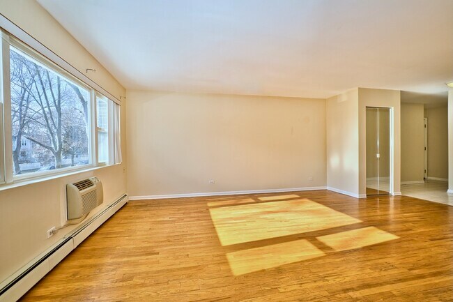 Building Photo - 1930 W Estes Ave