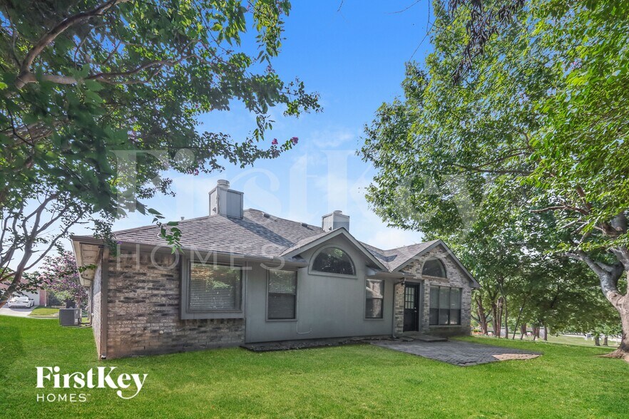 Building Photo - 701 Long Hill Ct