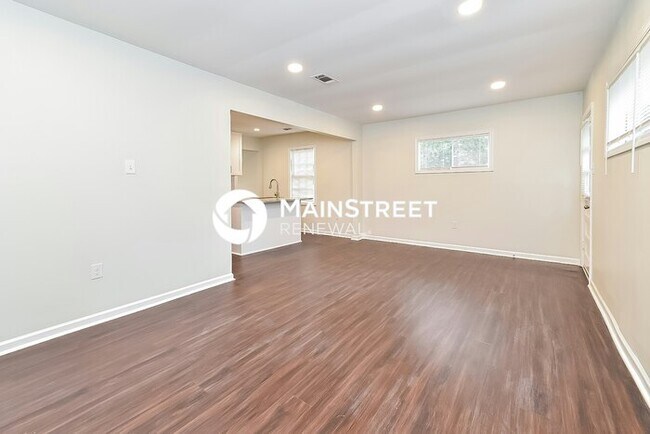 Building Photo - 3 Bedroom Pet-Friendly Home in Memphis, TN with Main Street Renewal