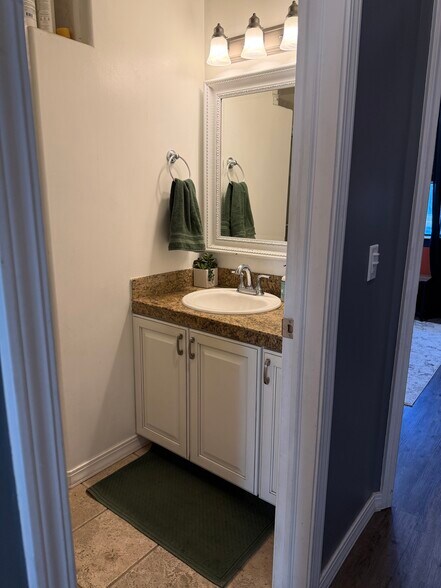 Building Photo - 70 N Main St