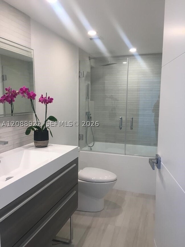 Building Photo - 881 Ocean Dr