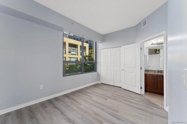 Building Photo - 253 Tenth Ave