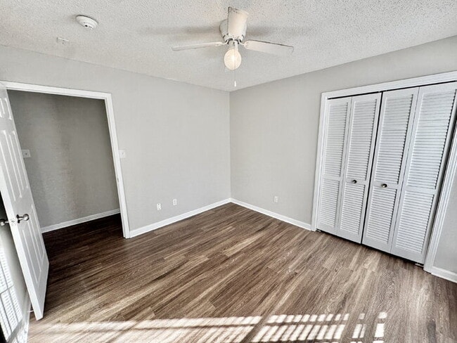 Building Photo - 6843 Amersham Dr