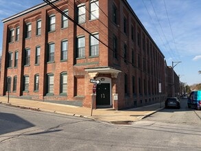 Building Photo - Sleek Manhattan Style Urban Condo Now Available in Byrne Lofts