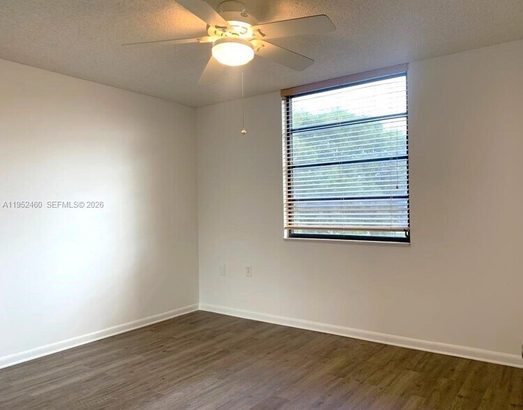 Building Photo - 1703 Whitehall Dr