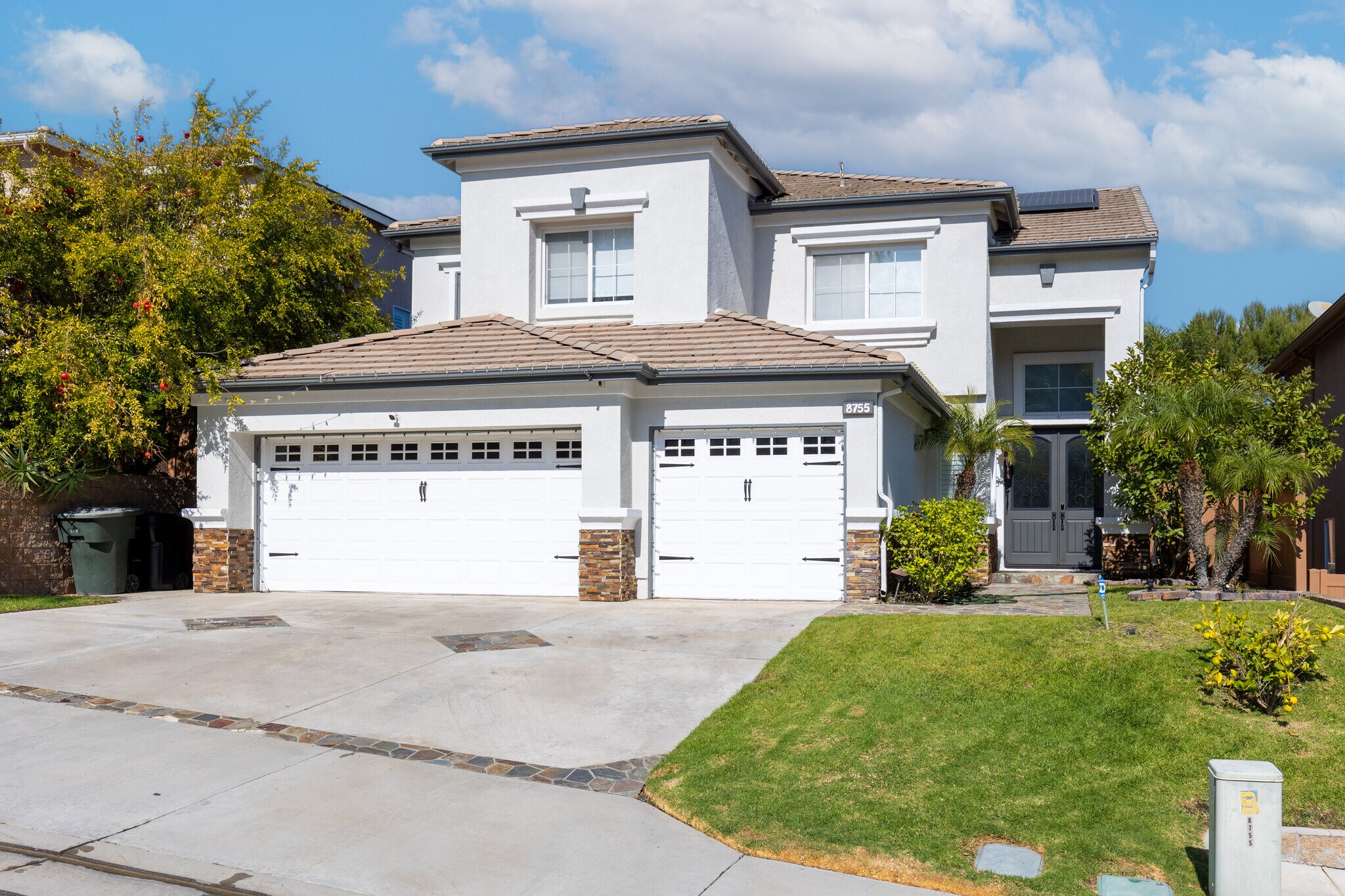 Building Photo - 8755 E Garden View Dr