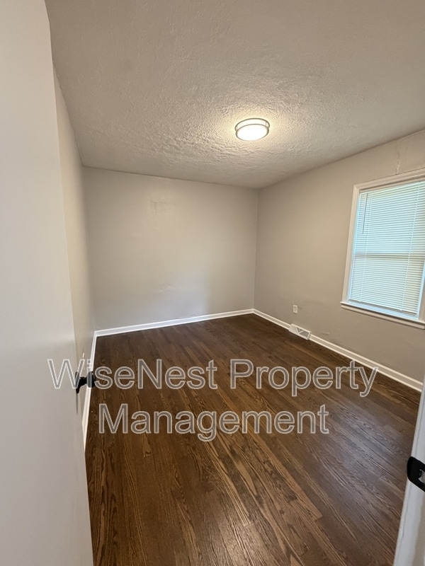 Building Photo - 2725 N 47th Terrace
