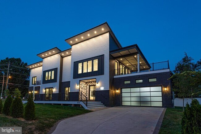 Building Photo - 1733 Chain Bridge Rd