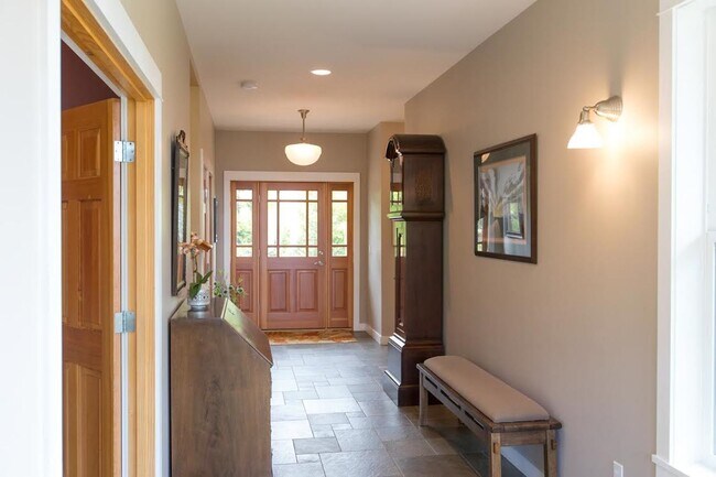 Building Photo - 737 Cherryview Ln