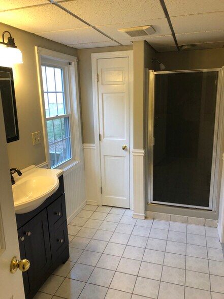 Building Photo - 100 Laurelwood Dr