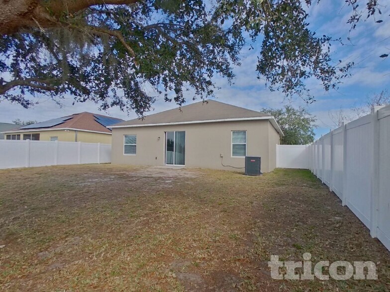 Building Photo - 5530 Sycamore Canyon Dr