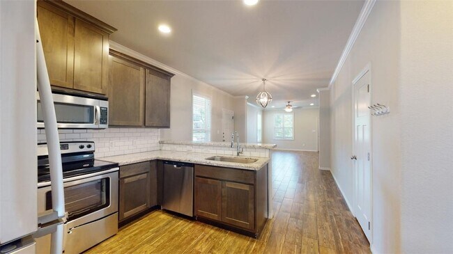 Building Photo - 914 Fairview Ave