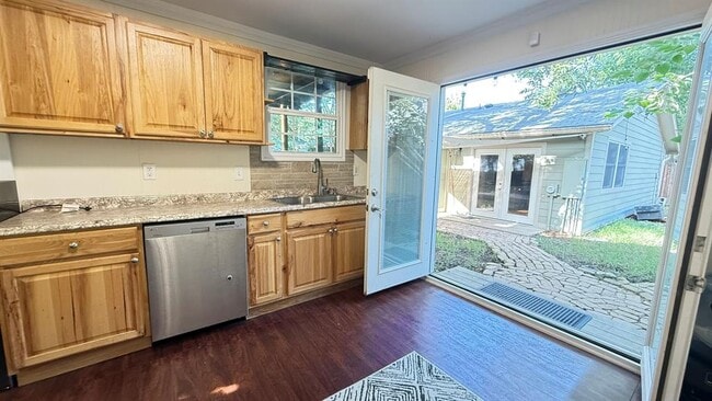 Building Photo - 6202 Hillston Dr