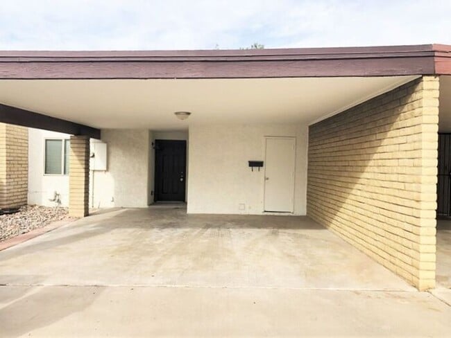 Building Photo - Remodeled 2 bedroom / 2 Full Bath