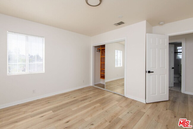 Building Photo - 2134 Cloverdale Ave