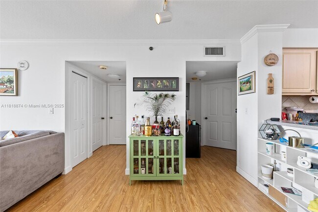Building Photo - 2665 SW 37th Ave