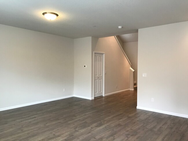 Building Photo - BRAND NEW HOME! Within 5 Minutes of Three ...