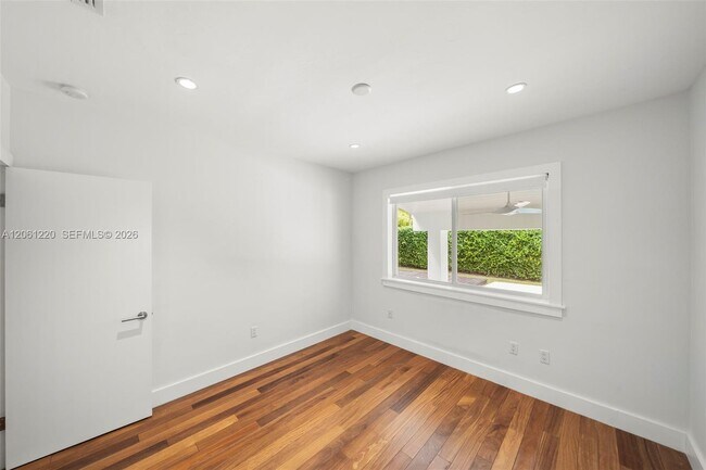 Building Photo - 5510 Orduna Dr