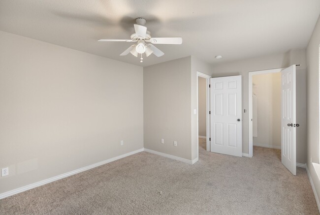 Building Photo - Siloam TownHome