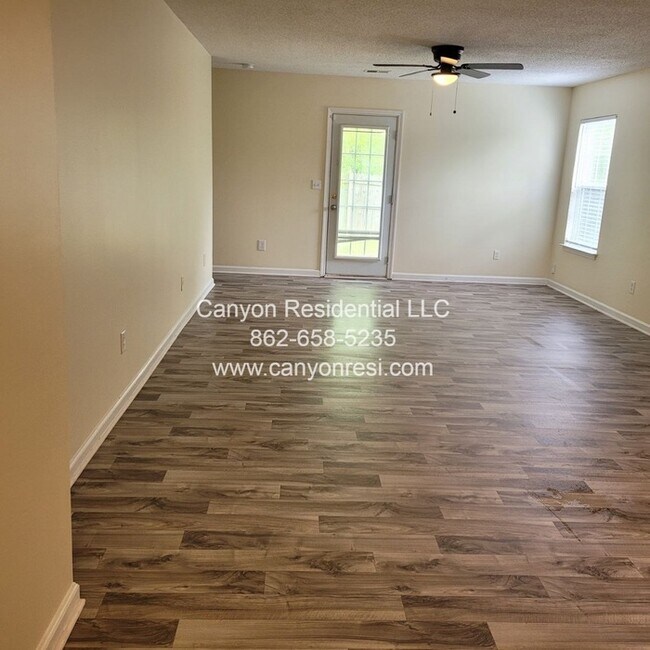 Building Photo - 461 Bedford Knoll Dr