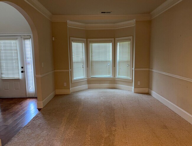 Building Photo - 717 Porter Ln