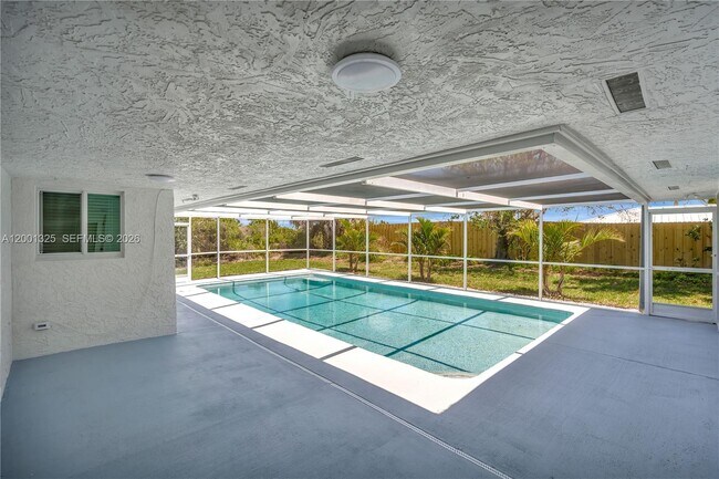 Building Photo - 9125 SE Karin St