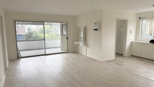 New paint and flooring - 7617 De Longpre Ave