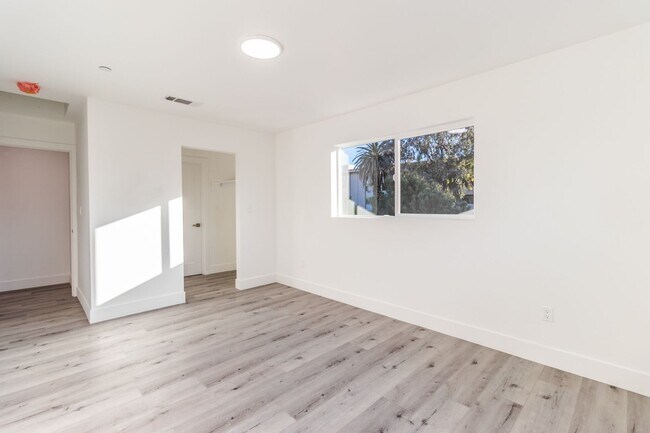 Building Photo - 148 S Madison Ave