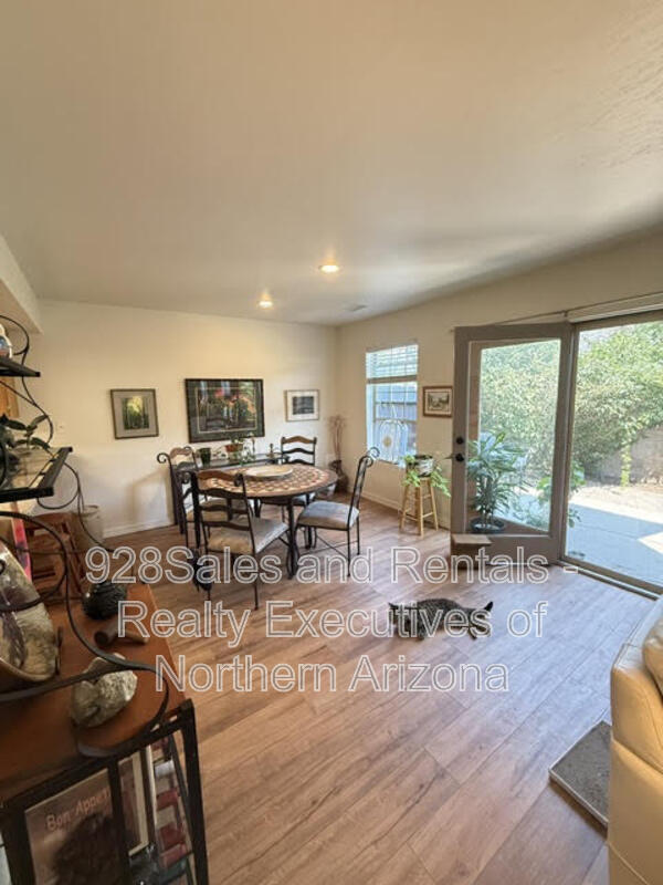 Building Photo - 4110 E Village Cir