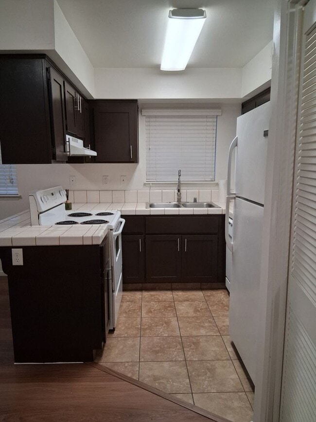 Building Photo - Great Condo for Rent!