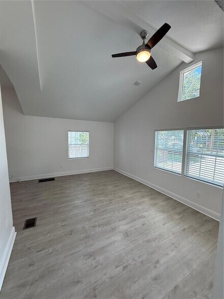 Building Photo - 114 W Amelia Ave