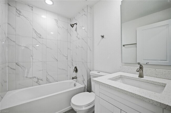 Building Photo - 416 Pinehurst Ave