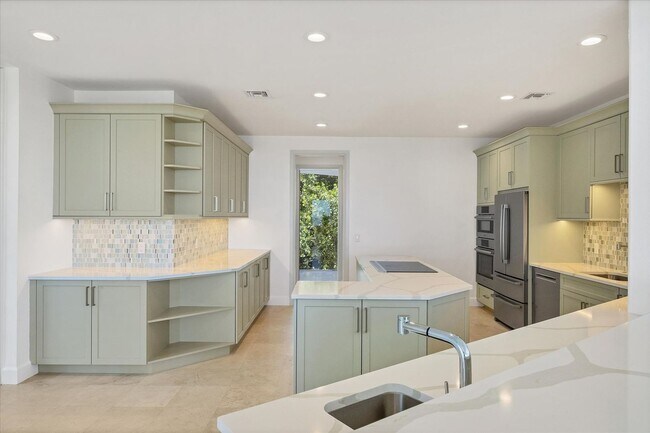 Building Photo - Beach Access & Gulf Views From This Incredible Luxury Home on Longboat Key