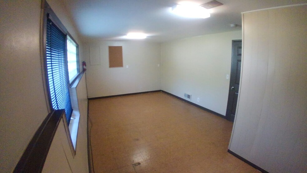 Largest lower bedroom - 1536 Linden St
